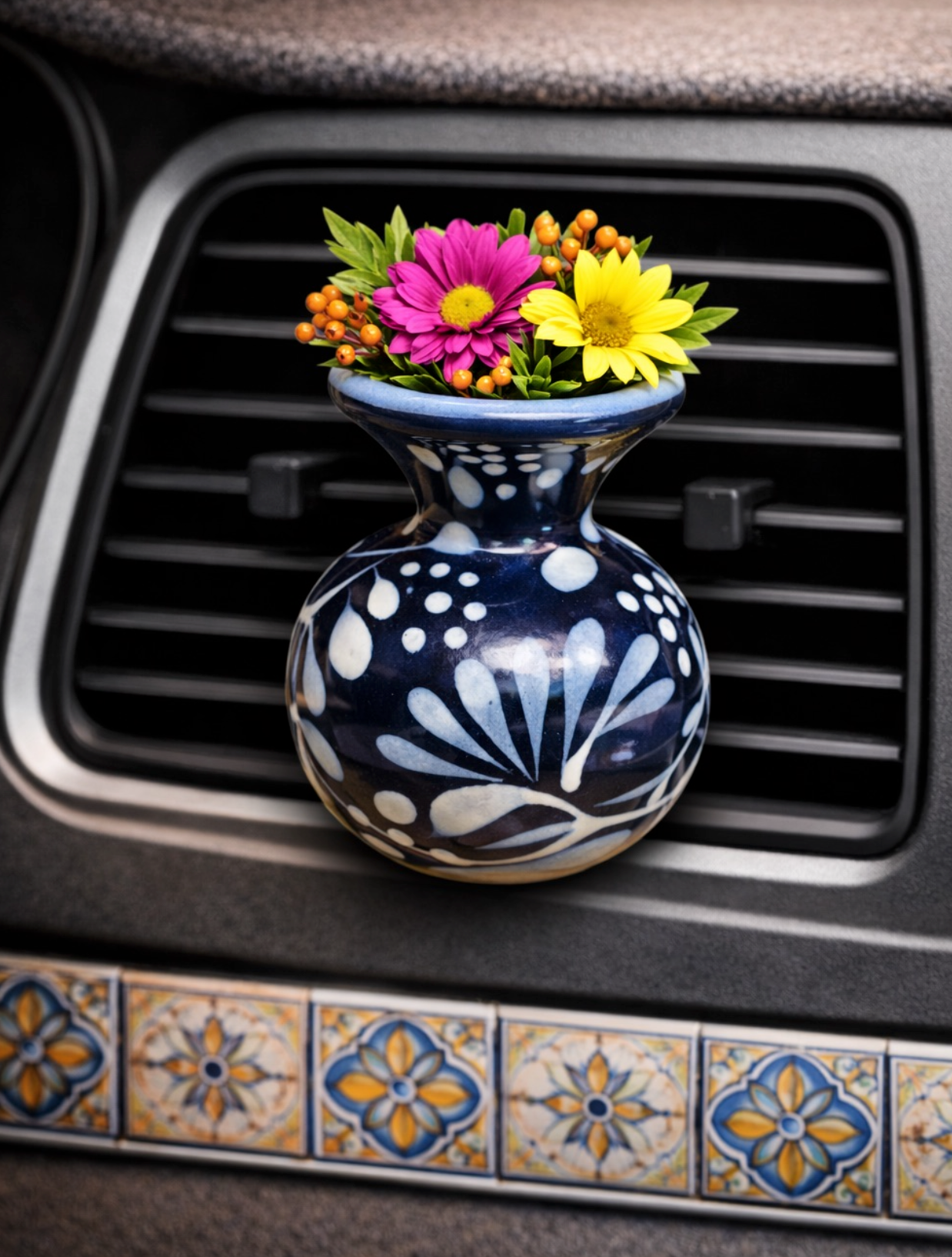 Artisanal Car Vent Mini Florero